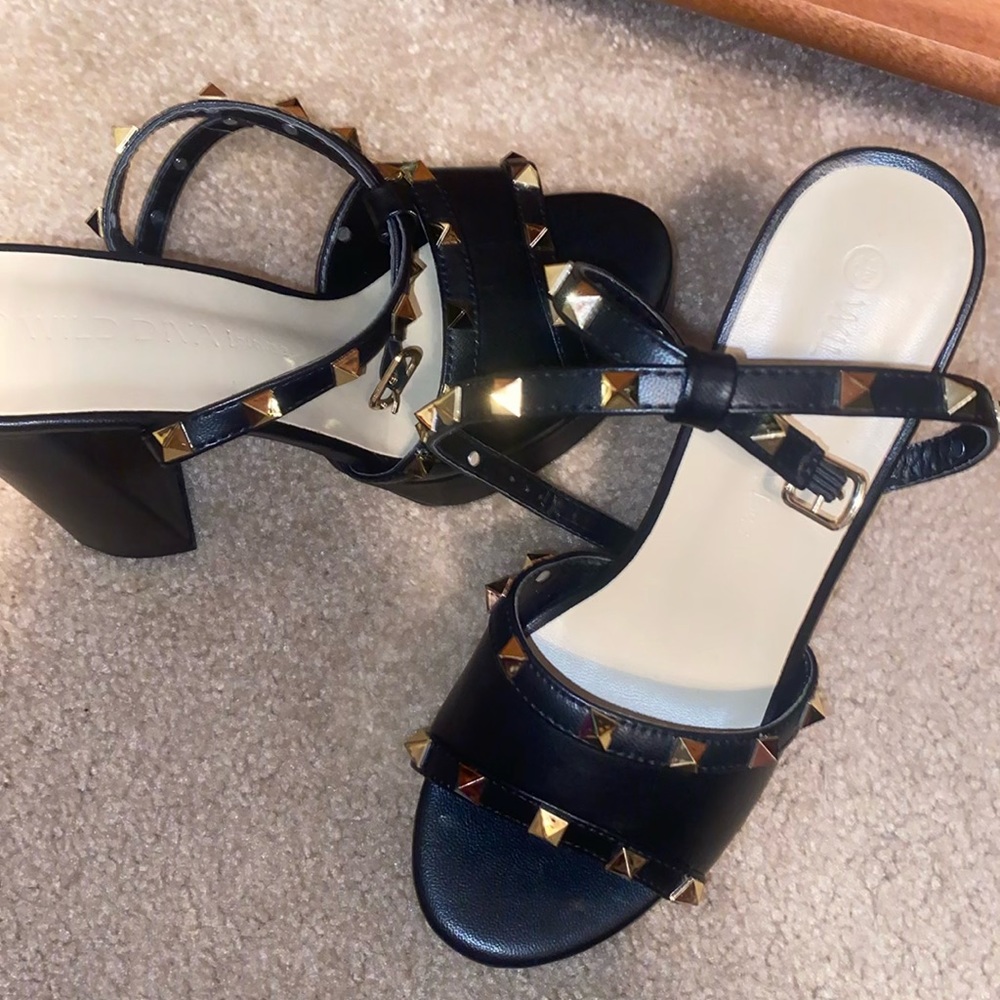 Wild diva lounge black heels like new gold studs platform 6.5 shoes women’s